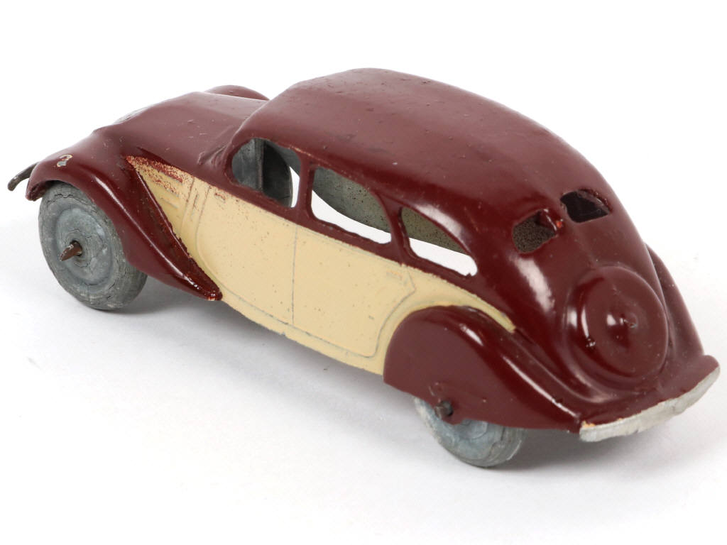 Lot 362 - DINKY TOYS (FRANCE) (1)