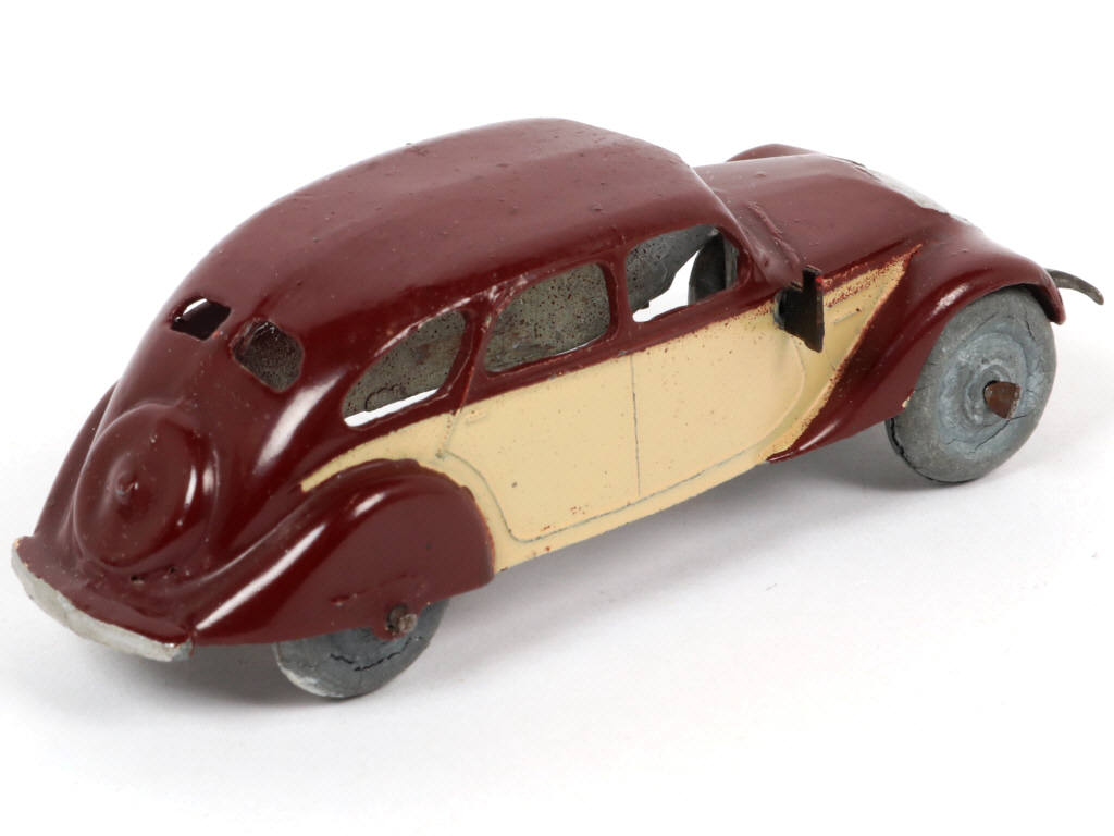 Lot 362 - DINKY TOYS (FRANCE) (1)