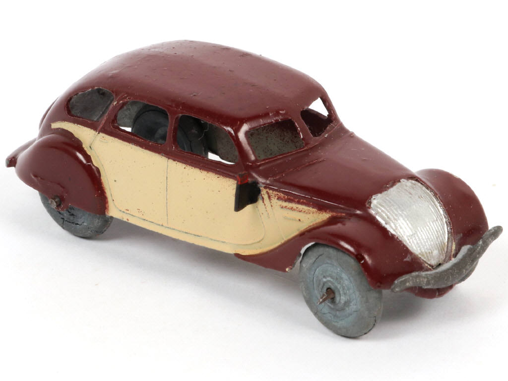 Lot 362 - DINKY TOYS (FRANCE) (1)