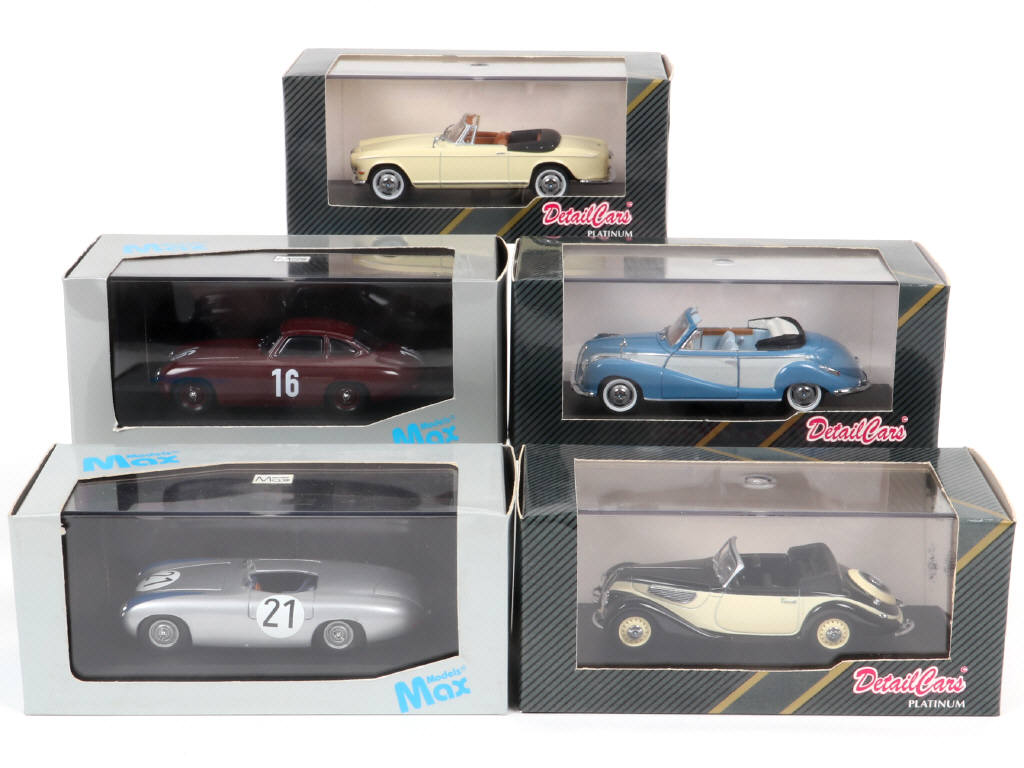 Lot 139 - DIVERS (5)