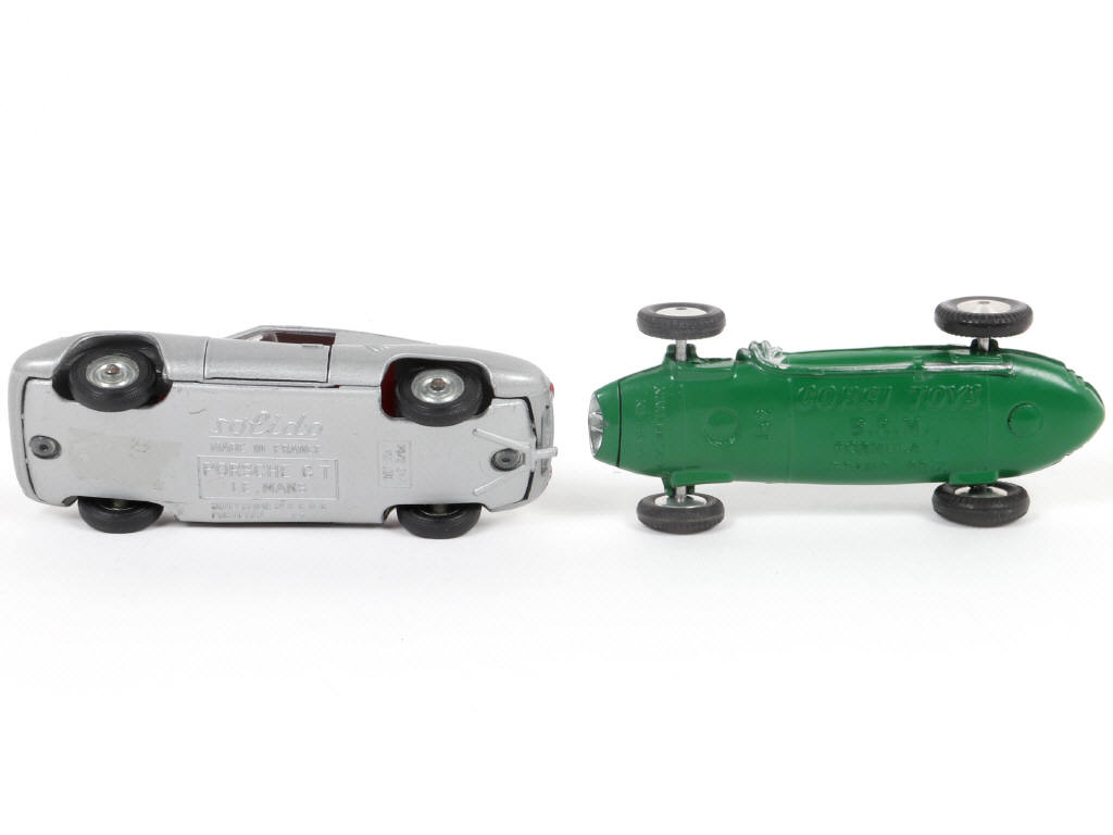 Lot 121 - DIVERS (2)