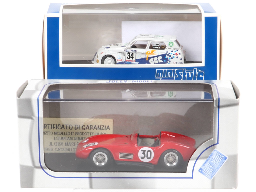 Lot 133 - DIVERS (2)