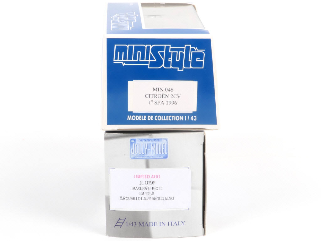 Lot 133 - DIVERS (2)