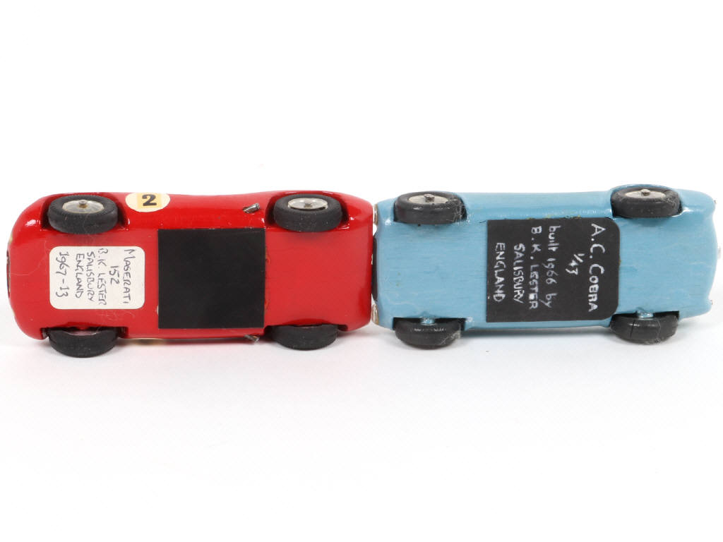 Lot 123 - DIVERS (2)