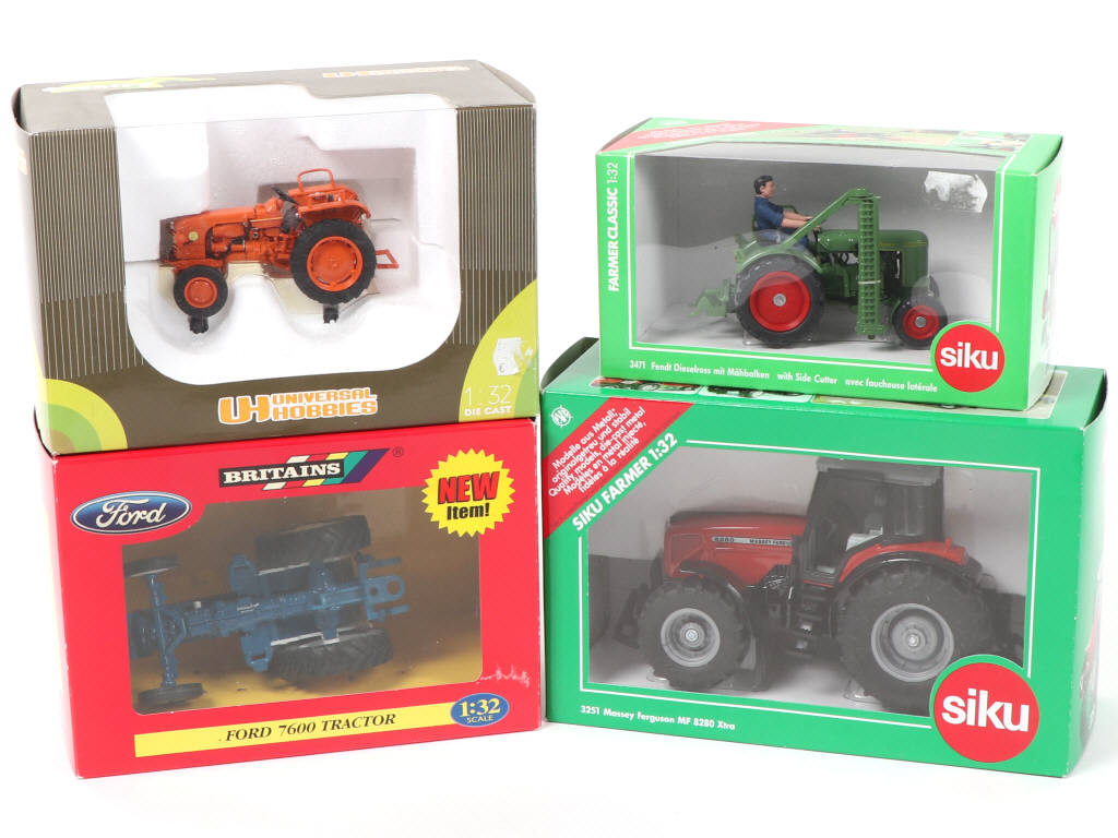 Lot 282 - DIVERS (4)