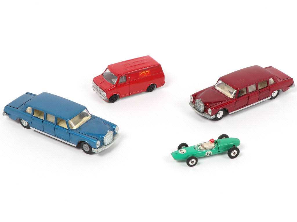 Lot 232 - DINKY TOYS (GB) (4)