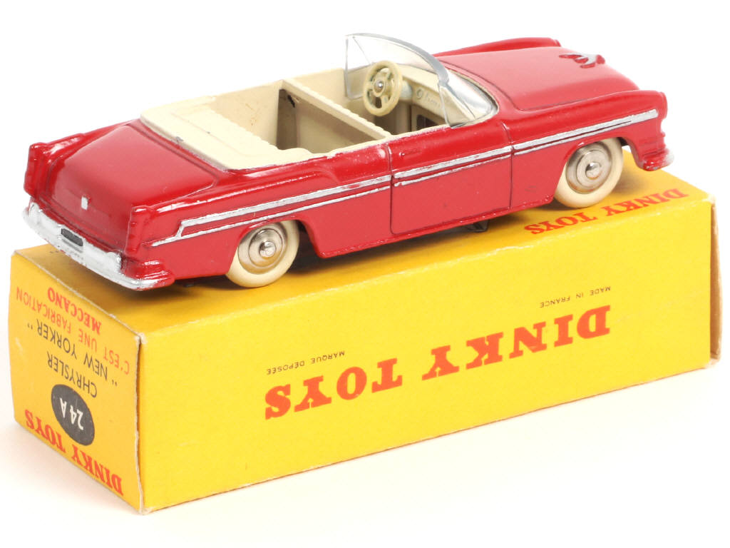 Lot 352 - DINKY TOYS (FRANCE) (1)