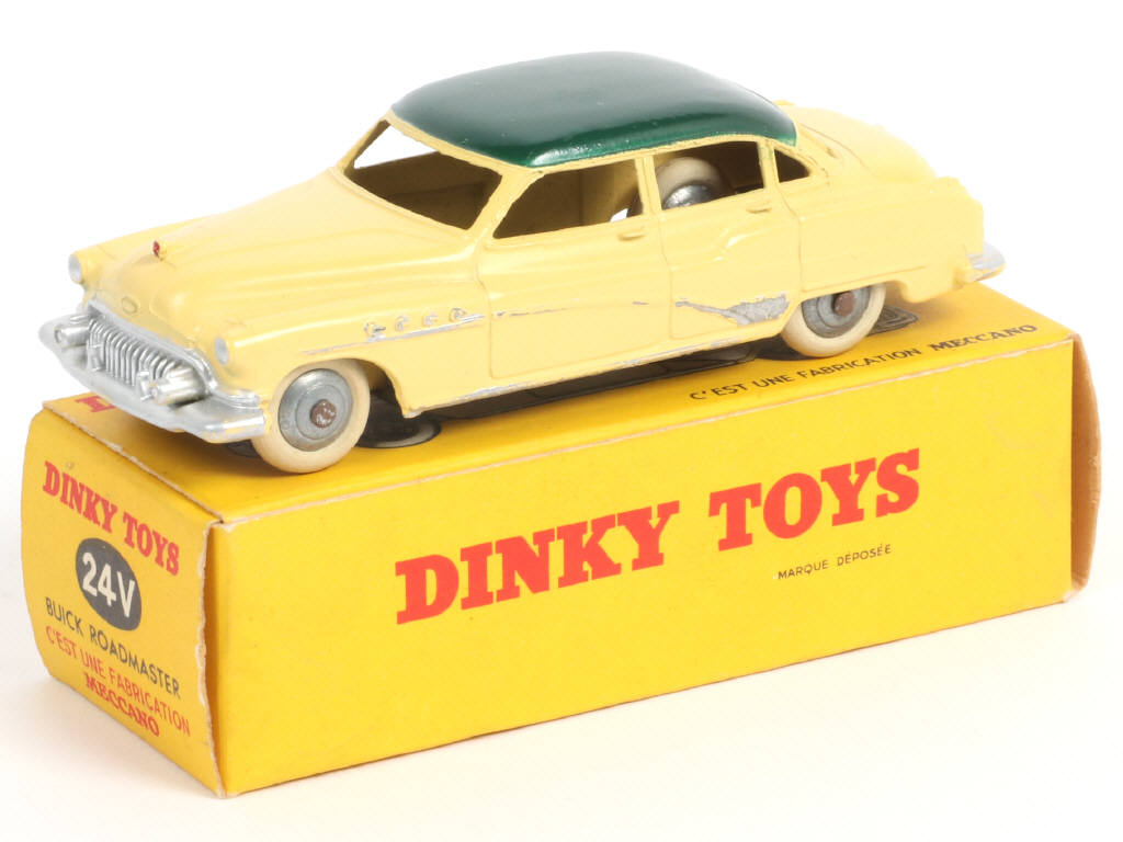 Lot 370 - DINKY TOYS (FRANCE) (1)