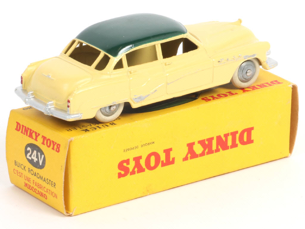 Lot 370 - DINKY TOYS (FRANCE) (1)