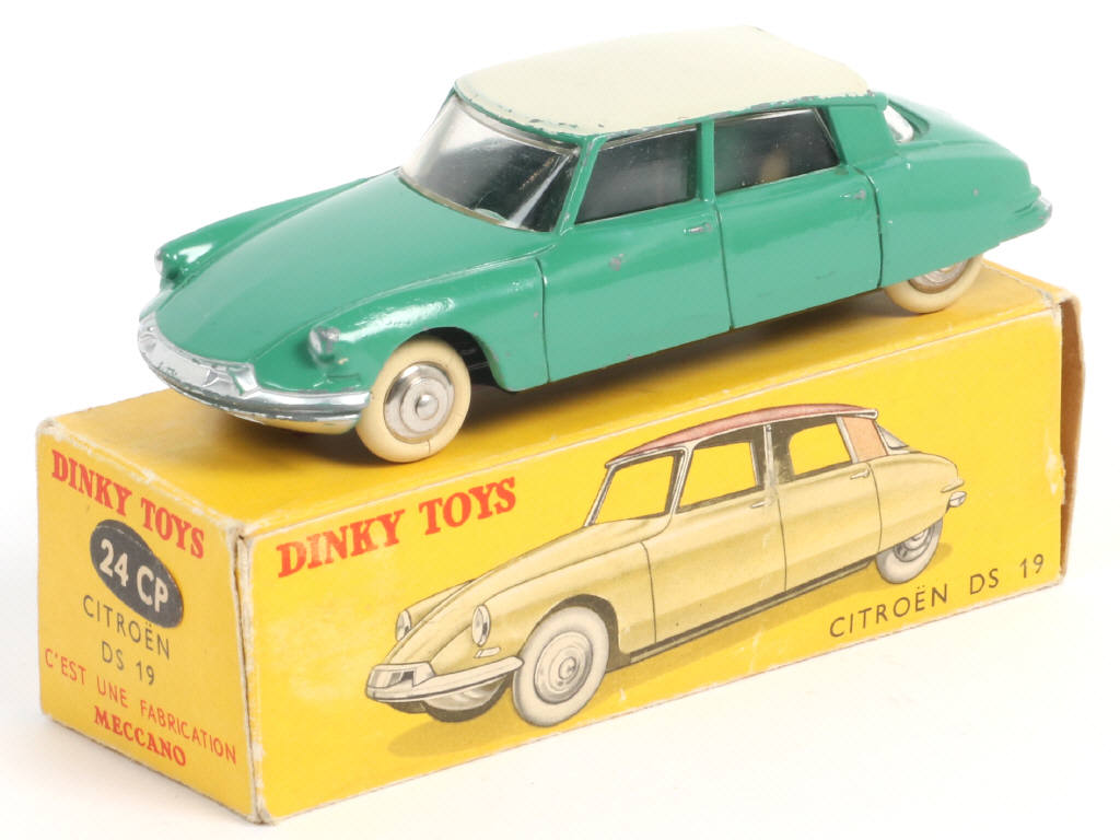 Lot 358 - DINKY TOYS (FRANCE) (1)