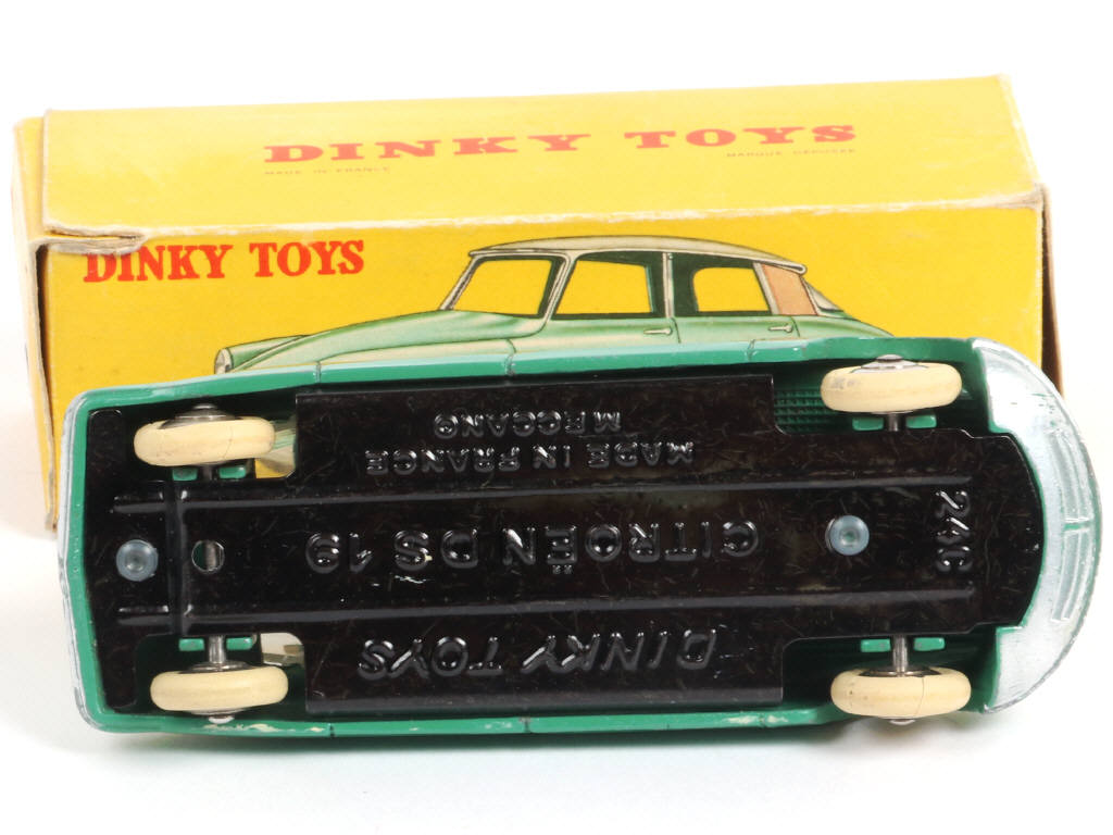 Lot 358 - DINKY TOYS (FRANCE) (1)