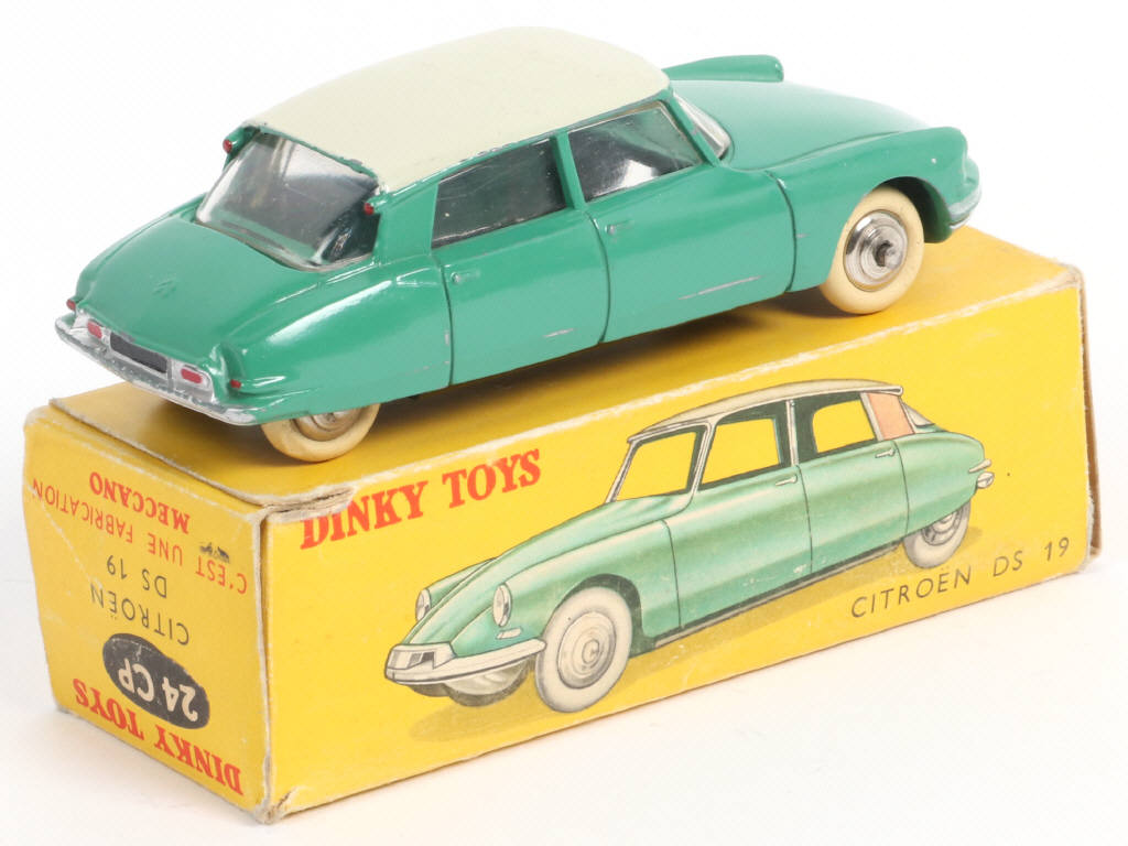 Lot 358 - DINKY TOYS (FRANCE) (1)