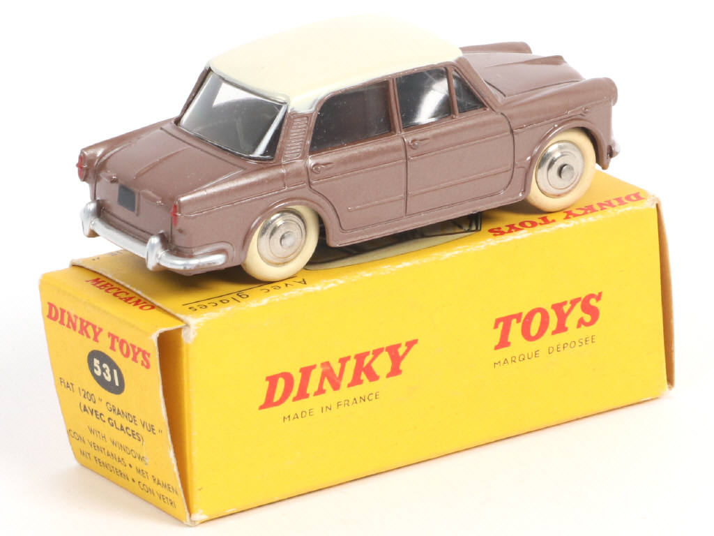 Lot 381 - DINKY TOYS (FRANCE) (1)