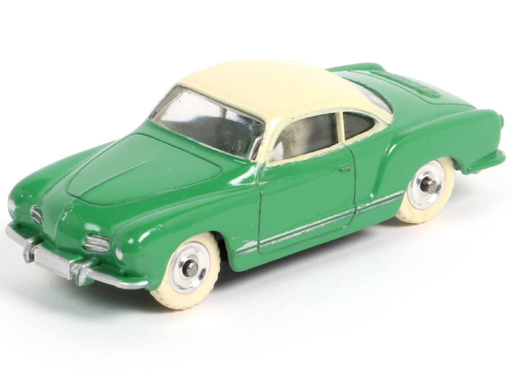 Lot 122 - DINKY TOYS (GB) (1)