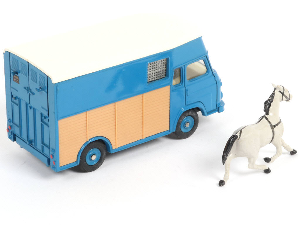 Lot 337 - DINKY TOYS (FRANCE) (1)