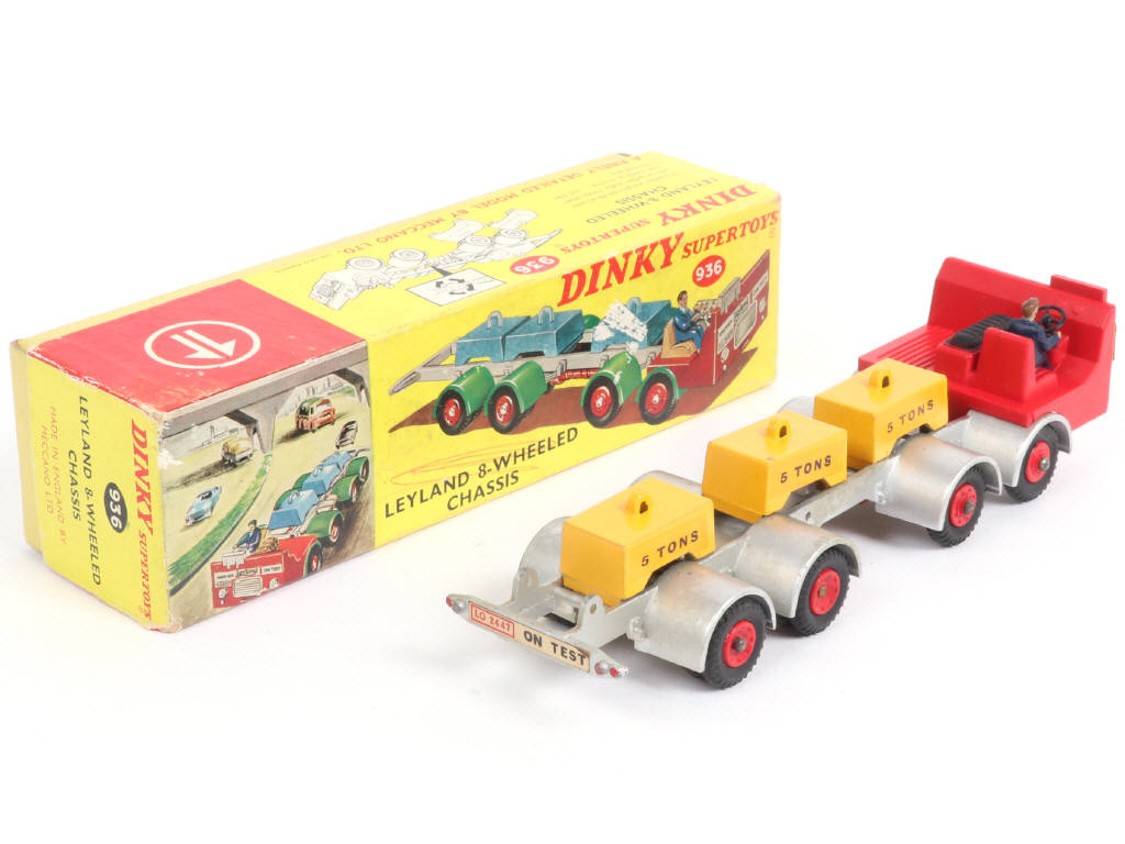 Lot 254 - DINKY TOYS (GB) (1)
