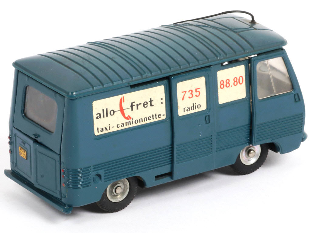 Lot 329 - DINKY TOYS (FRANCE) (1)