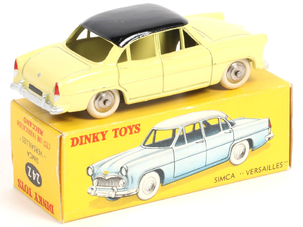 Lot 372 - DINKY TOYS (FRANCE) (1)