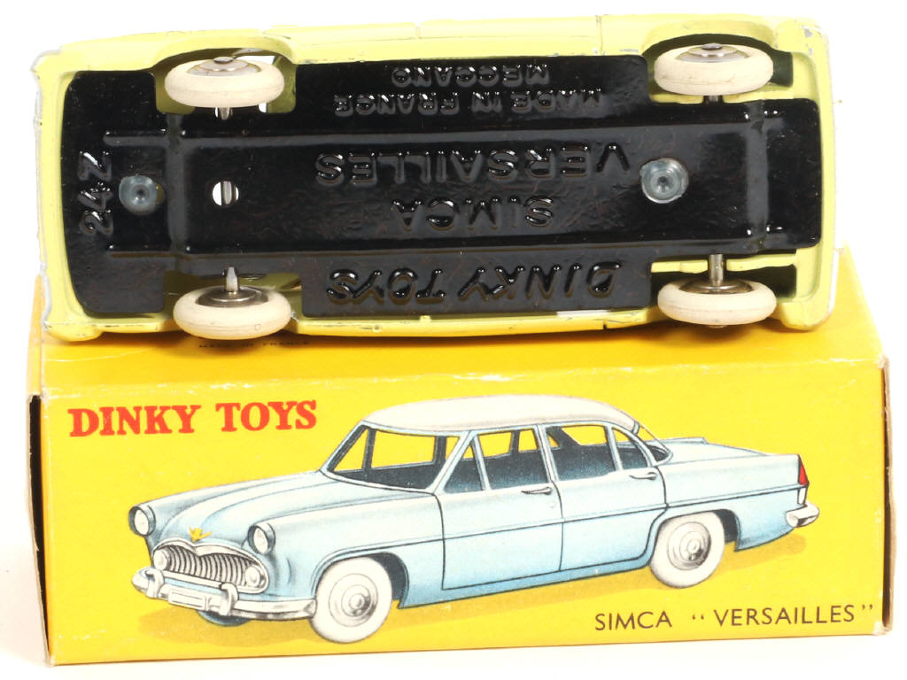 Lot 372 - DINKY TOYS (FRANCE) (1)