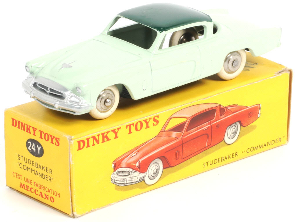 Lot 371 - DINKY TOYS (FRANCE) (1)
