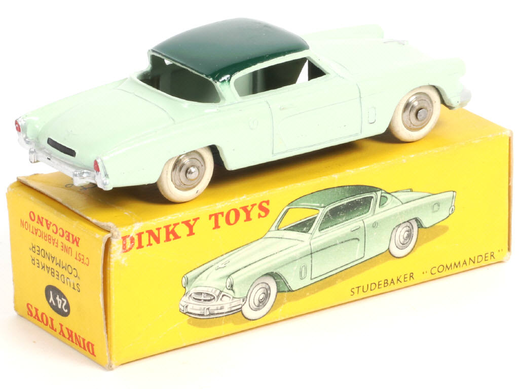 Lot 371 - DINKY TOYS (FRANCE) (1)