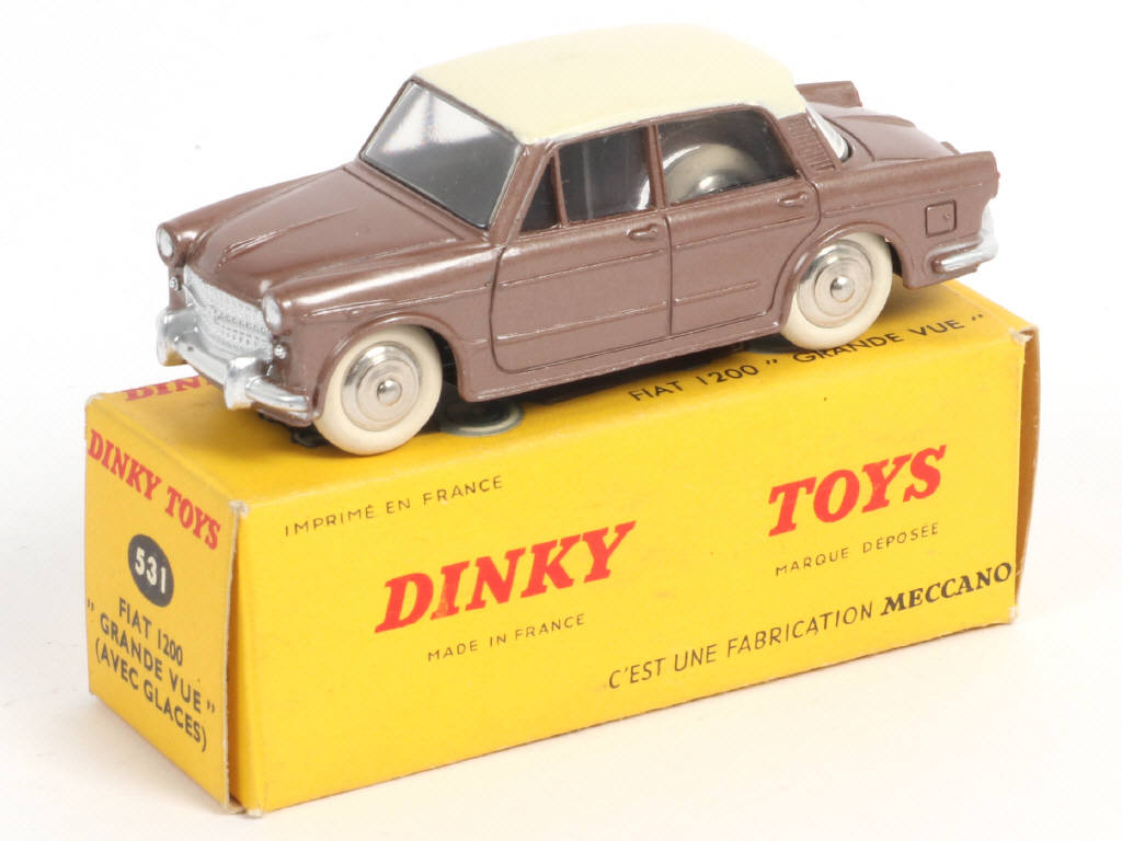 Lot 379 - DINKY TOYS (FRANCE) (1)