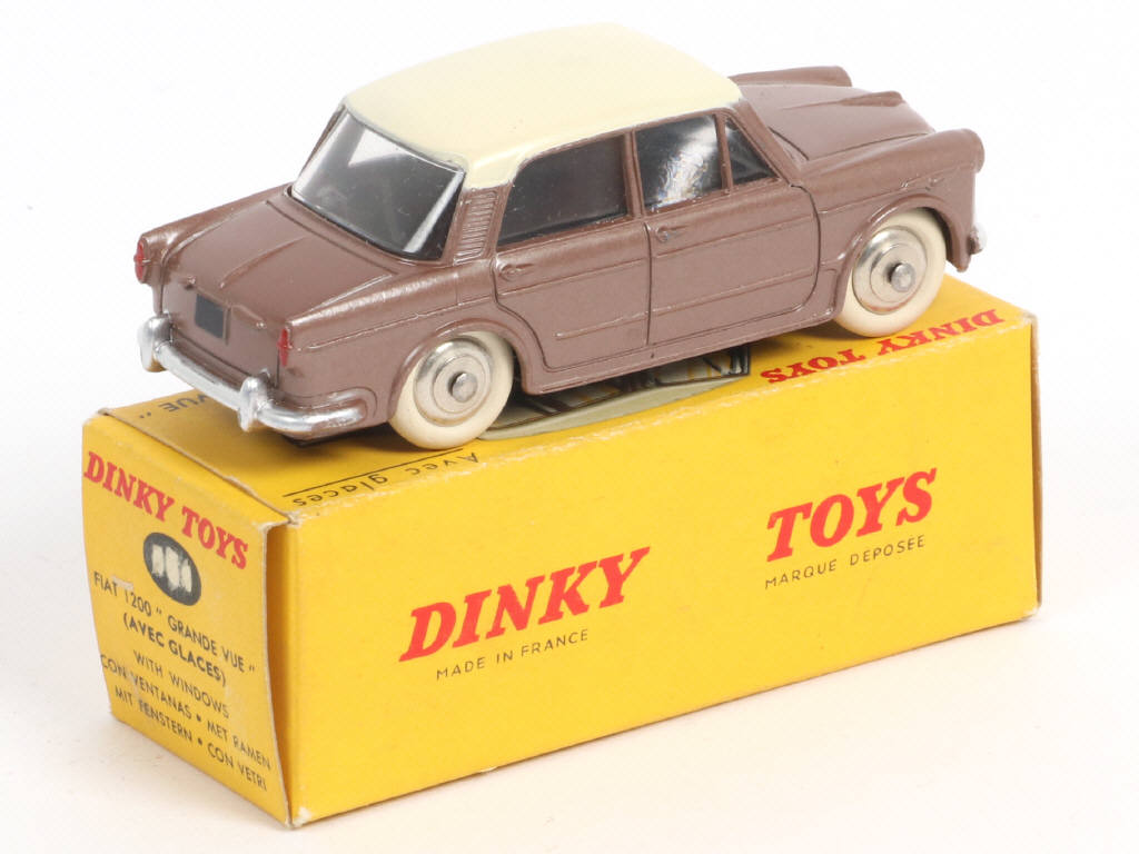 Lot 379 - DINKY TOYS (FRANCE) (1)
