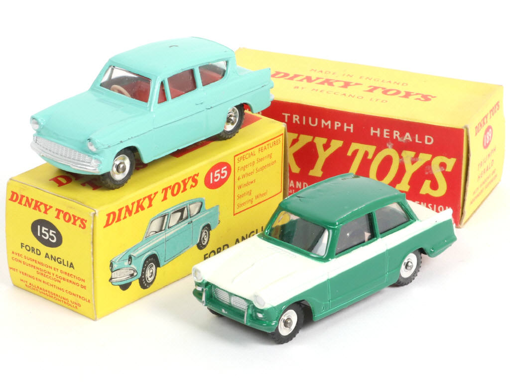 Lot 267 - DINKY TOYS (GB) (2)