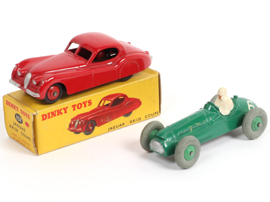Lot 264 - DINKY TOYS (GB) (2)