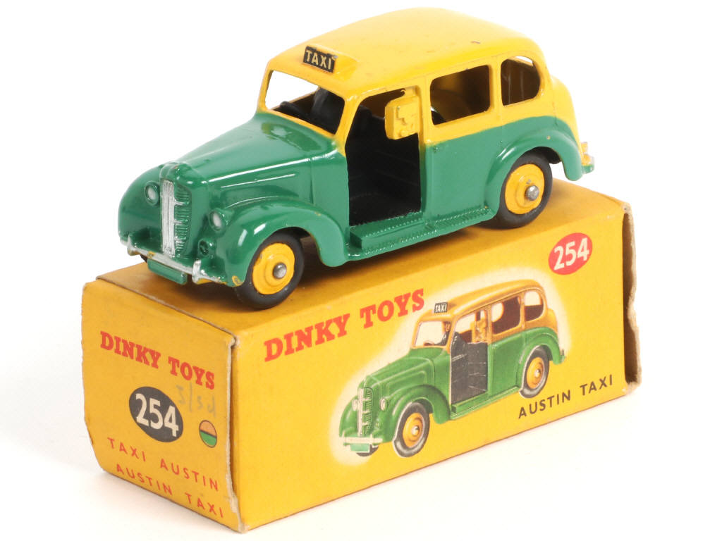 Lot 167 - DINKY TOYS (GB) (1)