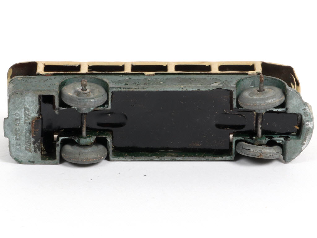 Lot 322 - DINKY TOYS (FRANCE) (1)