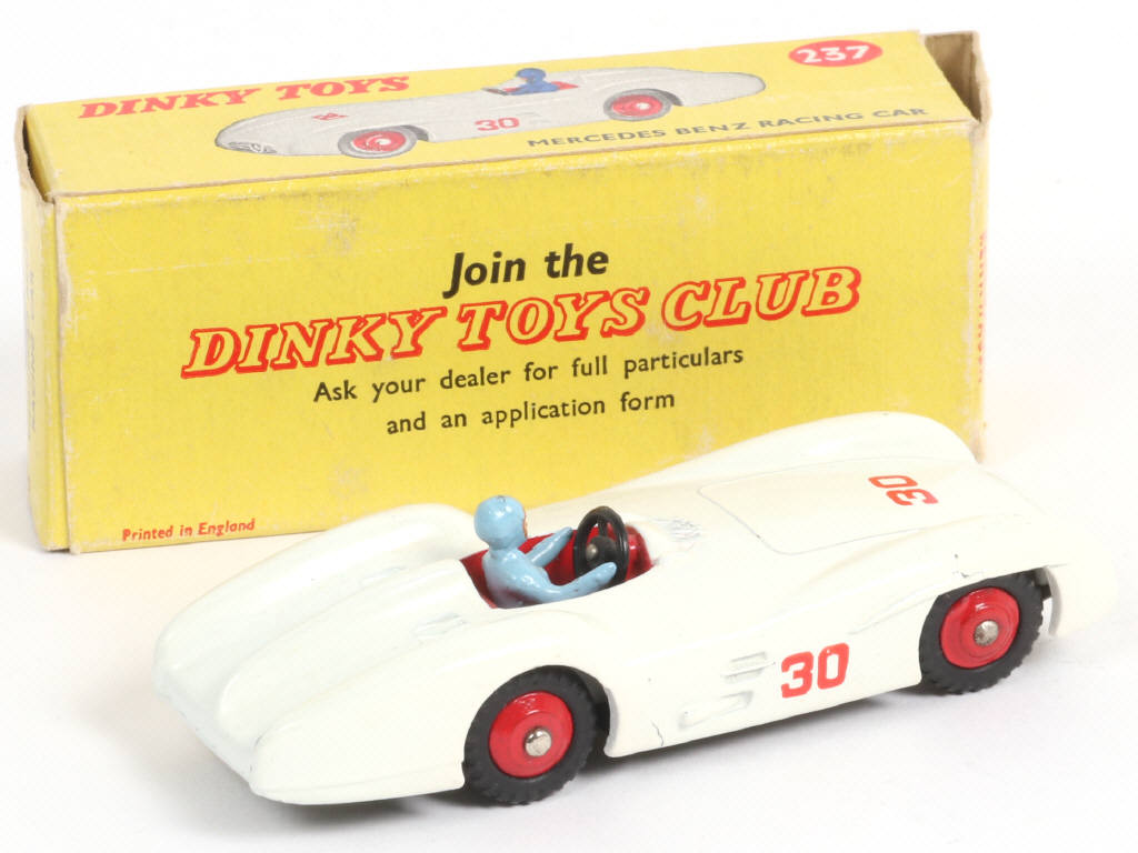 Lot 145 - DINKY TOYS (GB) (1)