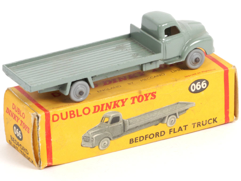 Lot 133 - DINKY TOYS (GB) (1)