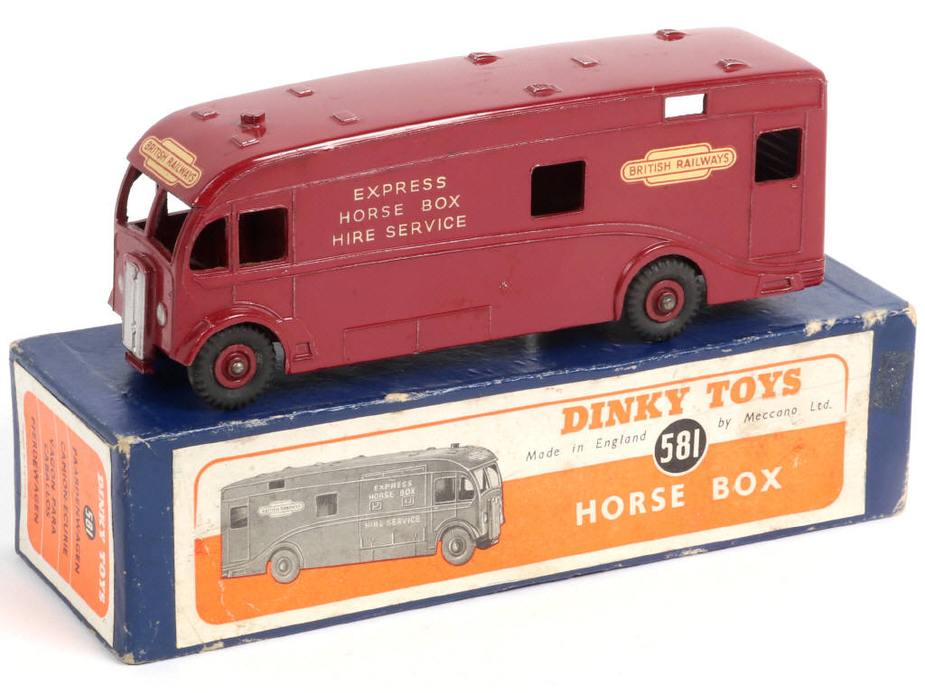 Lot 247 - DINKY TOYS (GB) (1)
