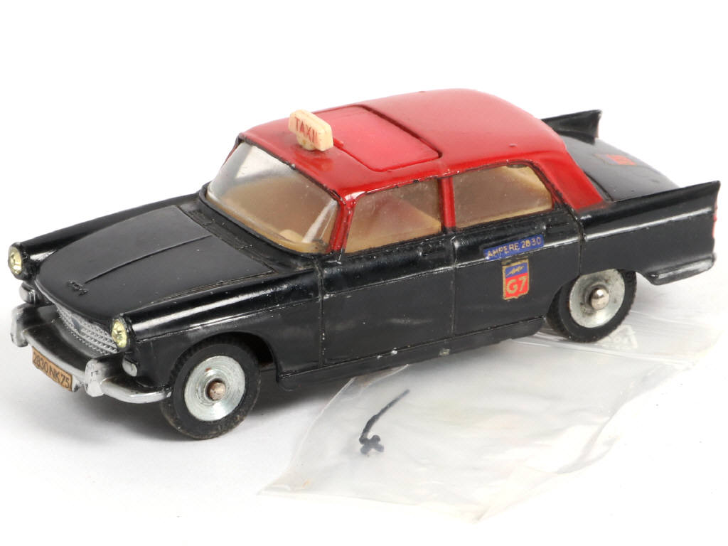 Lot 315 - DINKY TOYS (FRANCE) (1)