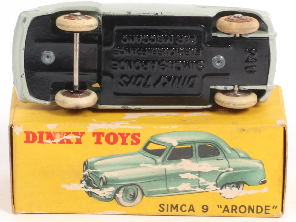 Lot 369 - DINKY TOYS (FRANCE) (1)