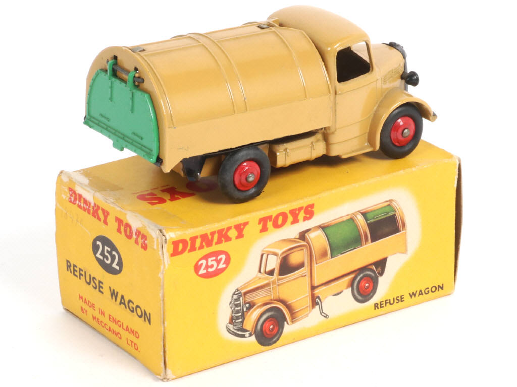 Lot 242 - DINKY TOYS (GB) (1)