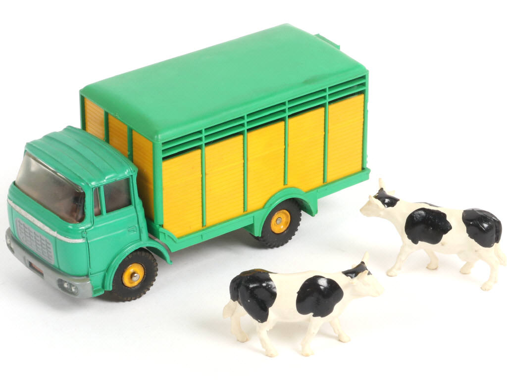 Lot 345 - DINKY TOYS (FRANCE) (1)