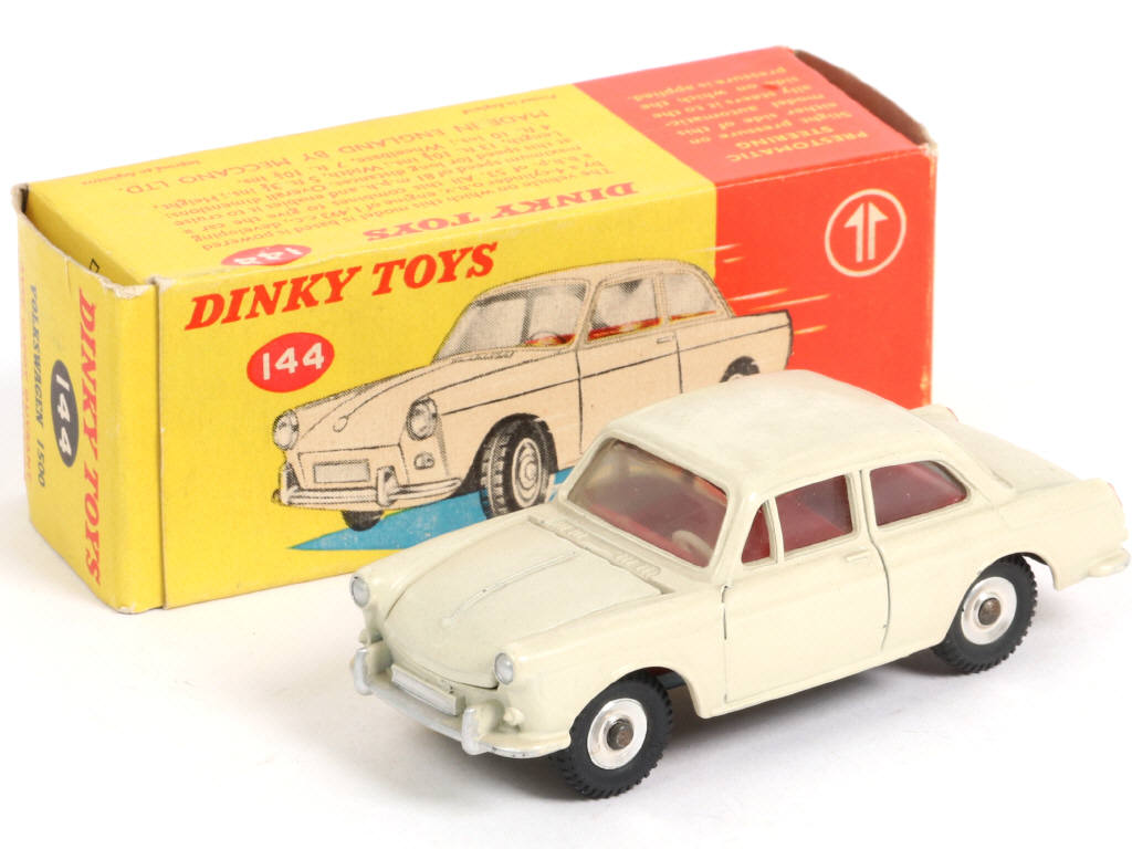 Lot 206 - DINKY TOYS (GB) (1)