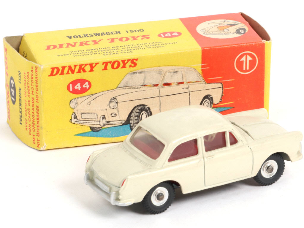 Lot 206 - DINKY TOYS (GB) (1)
