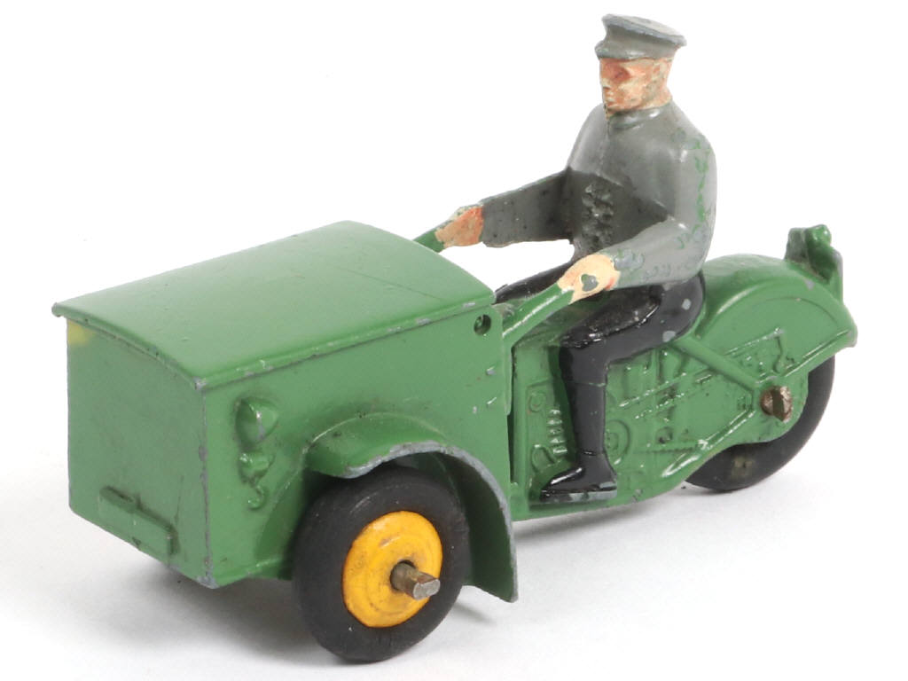 Lot 287 - DINKY TOYS (FRANCE) (1)