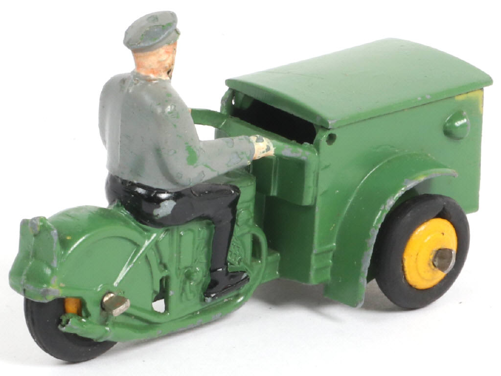 Lot 287 - DINKY TOYS (FRANCE) (1)