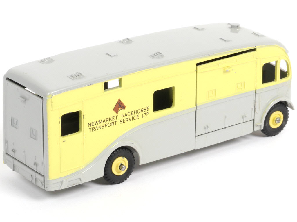 Lot 127 - DINKY TOYS (GB) (1)