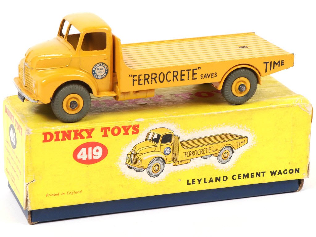 Lot 243 - DINKY TOYS (GB) (1)