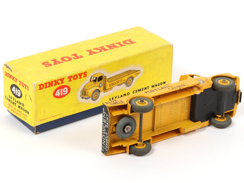 Lot 243 - DINKY TOYS (GB) (1)