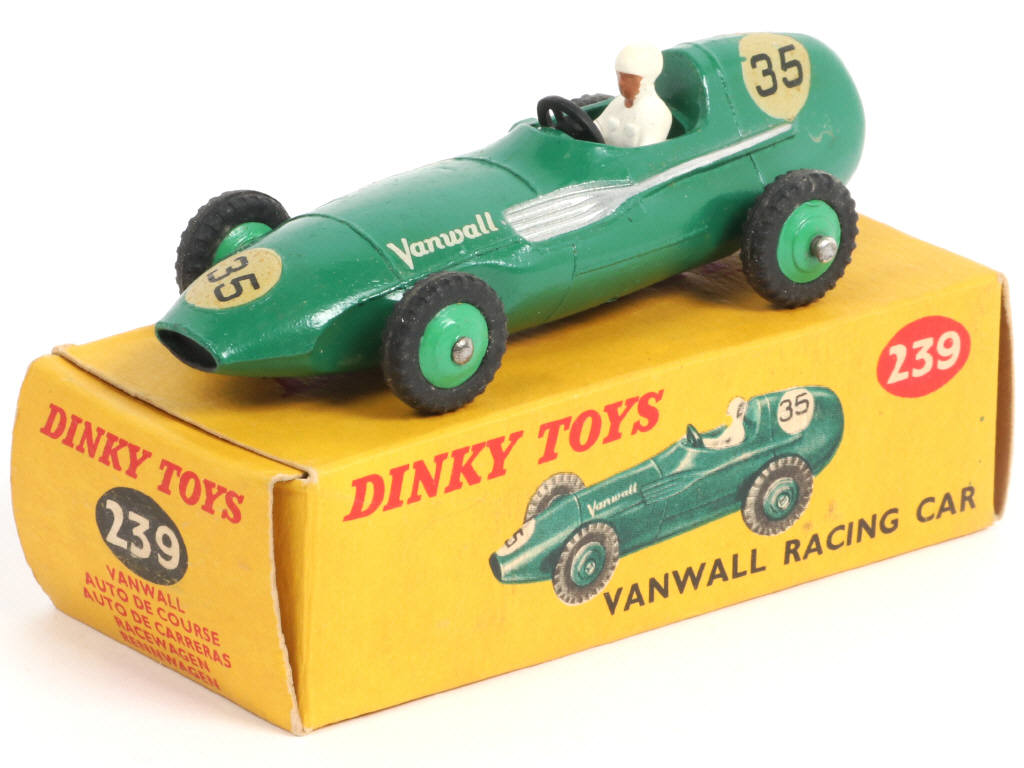 Lot 147 - DINKY TOYS (GB) (1)