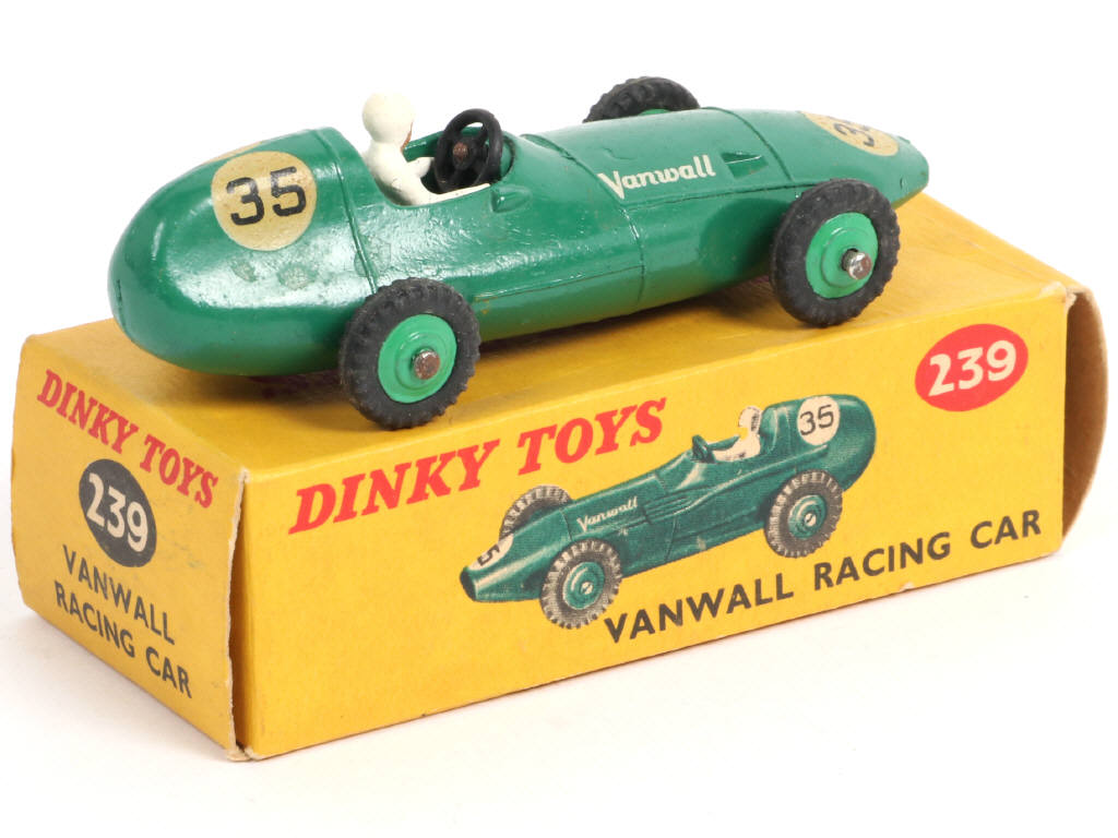 Lot 147 - DINKY TOYS (GB) (1)