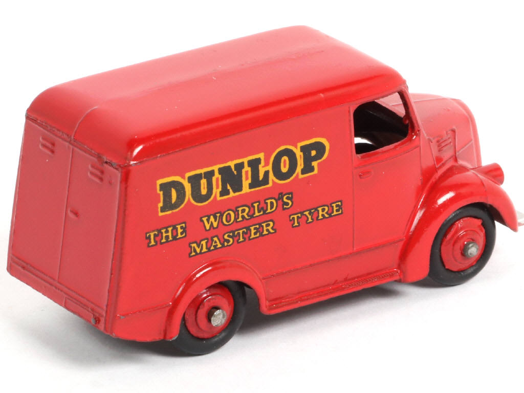 Lot 124 - DINKY TOYS (GB) (1)