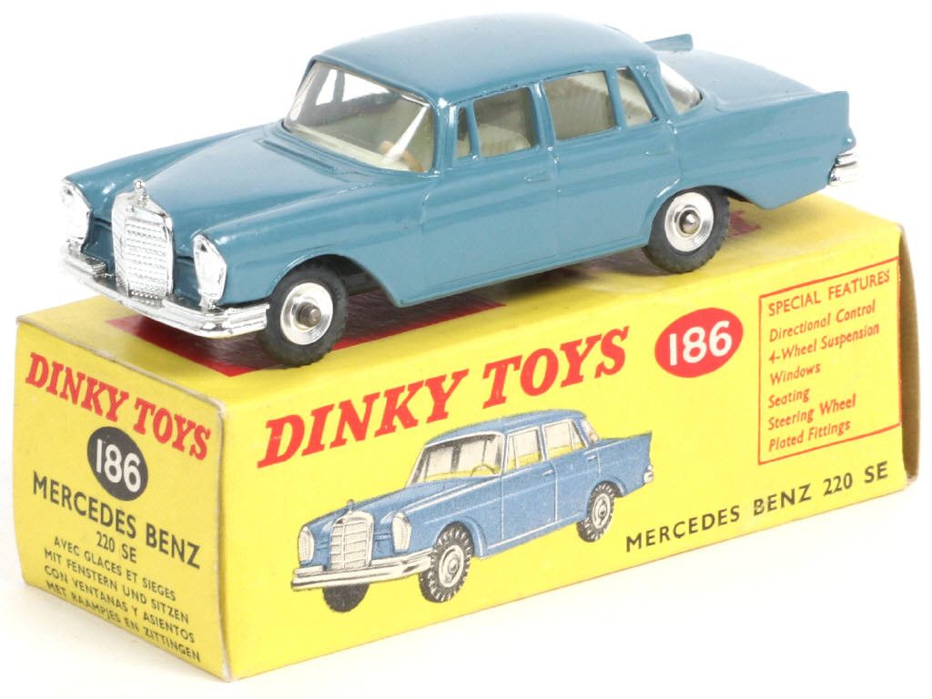 Lot 214 - DINKY TOYS (GB) (1)