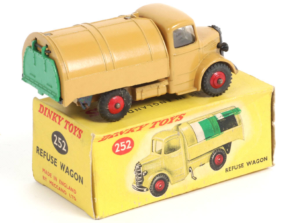 Lot 241 - DINKY TOYS (GB) (1)
